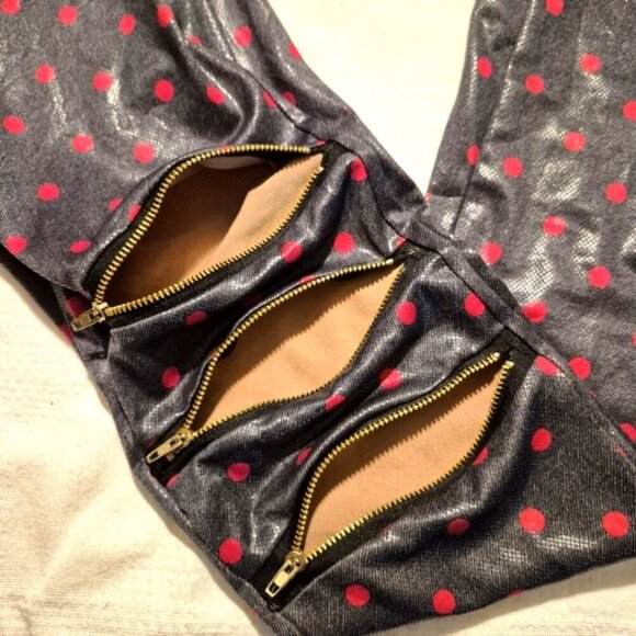 True Rock women's Small gray with red dot 3 knee zippered leggings, shimmery NWT - Picture 2 of 7